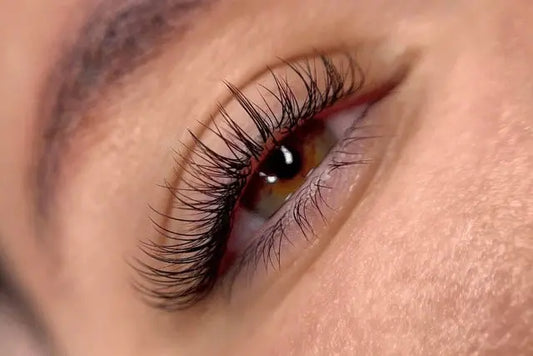 Différence entre Rehaussement et Extensions de Cils : Comment choisir la pose qui vous convient le mieux? - Lash Beauty Dinan