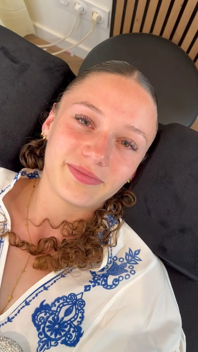 Cliente après une pose cil à cil