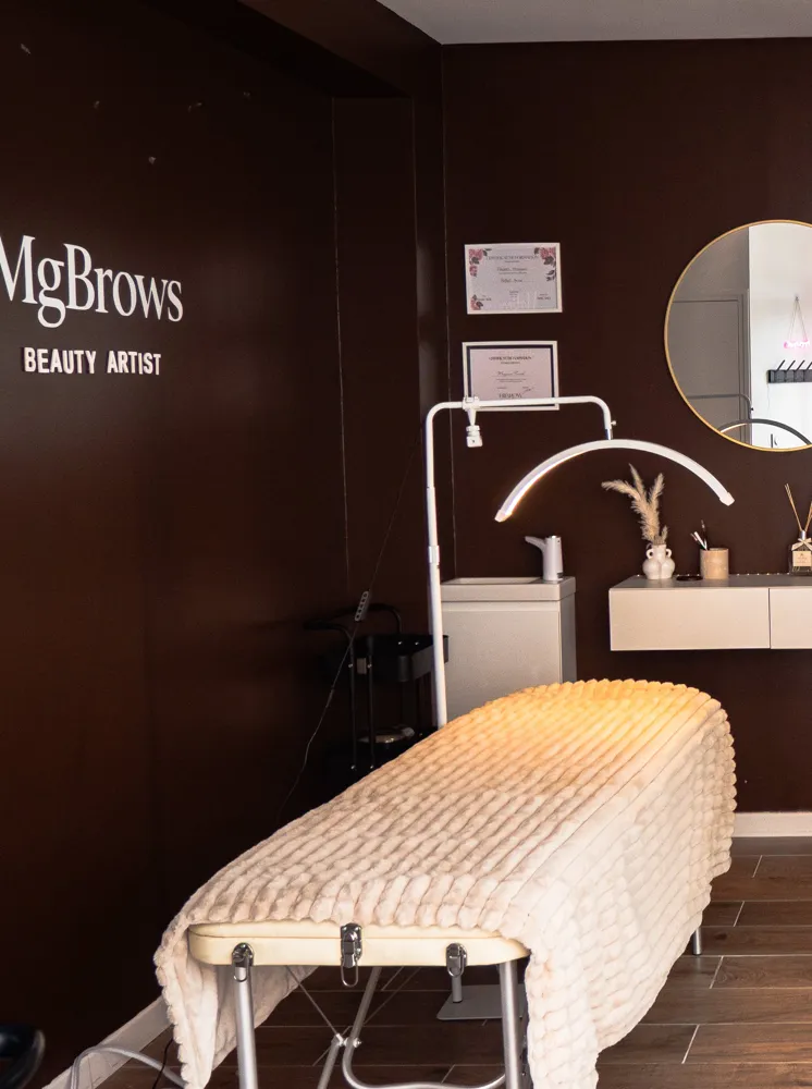 Le poste MG Brows dédié aux sourcils